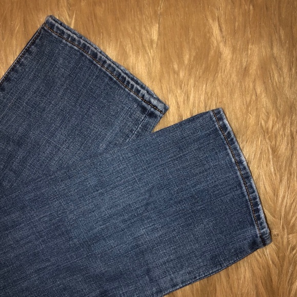 LUCKY JEANS—WOMEN’S “SWEET CROP” MEDIUM WASH—ANKLE CROP!! EUC, GREAT CONDITION!! - Picture 12 of 13